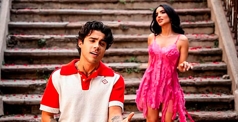 Mario Bautista y Kimberly Loaiza lanzan canción para celebrar a las mamás