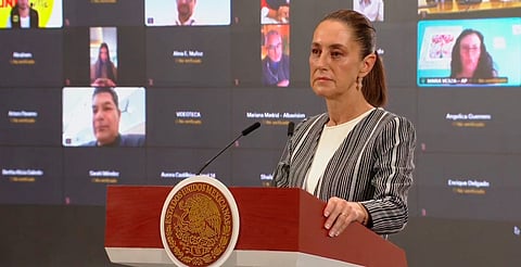 CNTE bloquea Palacio Nacional e impide acceso a conferencia de Sheinbaum