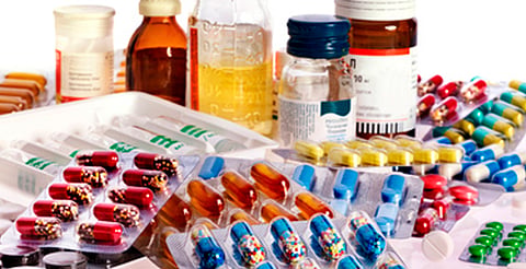 Senador propone laboratorio de medicamentos para combatir escasez de fármacos