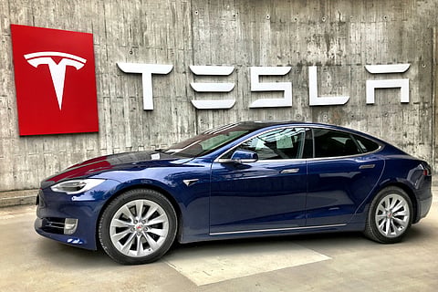 Tesla cae 14% en Wall Street tras disputa entre Elon Musk y Donald Trump