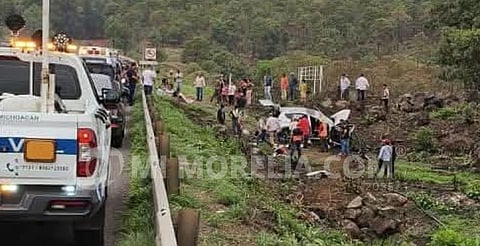 Mujer muere tras volcadura en la Uruapan-Pátzcuaro; ya fue identificada