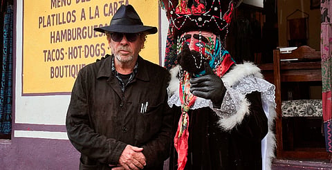 Del cine a las montañas: Tim Burton se deja ver en Tepoztlán