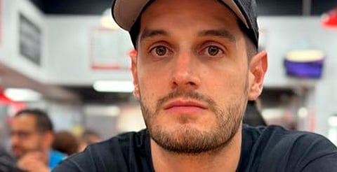 Adrián Marcelo dice "deconstruirse" y ofrece disculpas a quien ha ofendido