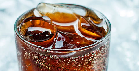Sustituir bebidas azucaradas por agua o infusiones naturales reduce el riesgo