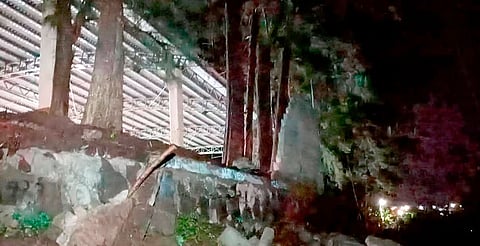Barda colapsada en Telesecundaria; una obra atípica, levantada en un espacio de riesgo: SEE
