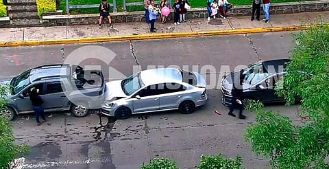 Carambola en Héroes de Nocupétaro genera caos vial en Morelia