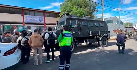 Sujeto armado toma como rehén a hombre en iglesia de CDMX; Policías, en alerta