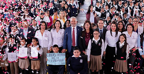 Gobernador de Michoacán clausura tercer ciclo escolar completo