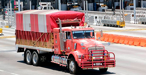 ¿Eres transportista? SICT elimina requisitos y facilita trámites federales