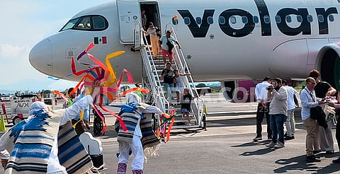 Casi 300 pasajeros en el primer vuelo de Morelia a Ixtapa-Zihuatanejo
