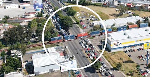 ¡Adiós al tráfico por el tren! Inicia construcción del Paso Independencia: Bedolla