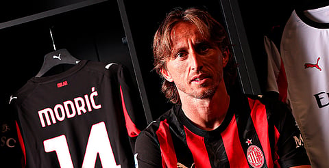 Luka Modric firma con el Milan y se convierte en el compañero de Santiago Gimenez