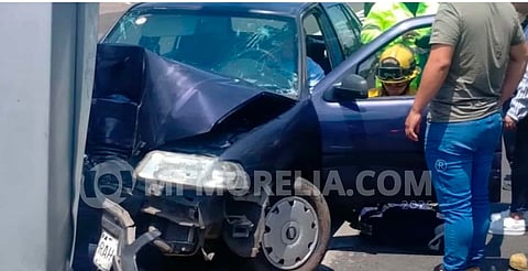 Conductor queda herido tras chocar contra poste del Paso Catrinas, en Morelia