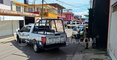 Sujetos armados irrumpen en barbería y matan a dos, en Uruapan