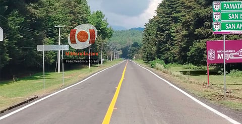Cumple Bedolla a Charapan y comunidades indígenas con la rehabilitación de dos carreteras
