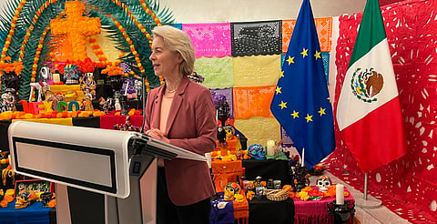 Con mariachi y grito de ‘¡Viva México!’, inauguran altar de muertos en Estrasburgo
