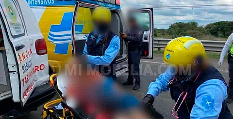 Hombre es atropellado por tráiler en la Pátzcuaro-Cuitzeo; su estado es crítico