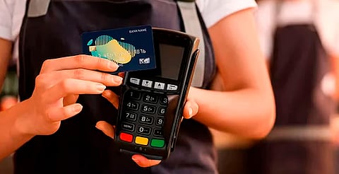 Banxico y CNBV proponen bajar cuotas por uso de tarjeta; bancos aceptan con condiciones