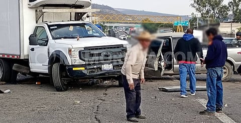 Se registra choque de camionetas, en la carretera Morelia – Salamanca