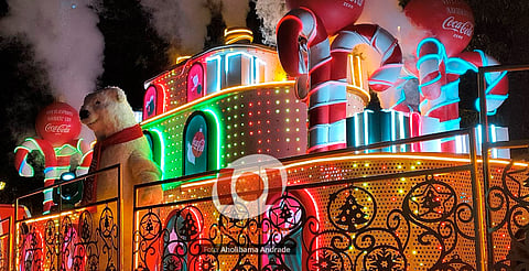 Entre osos polares, luces y bailarines, la Caravana Coca-Cola recorre Morelia