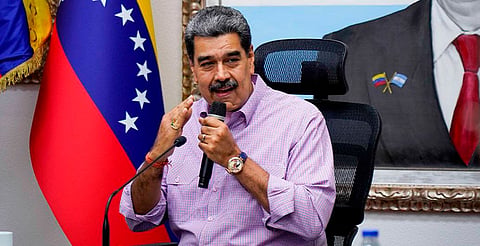 Maduro, acusado de entregar pasaportes diplomáticos durante período de Calderón: Bedolla