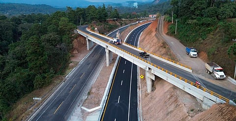 Plan Michoacán renovará carreteras en 80 municipios