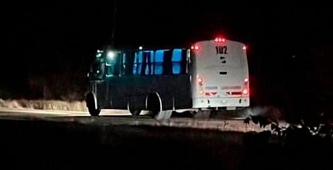 Fiscalía investiga caso de autobús abandonado en carretera de San Luis Potosí; esto se sabe