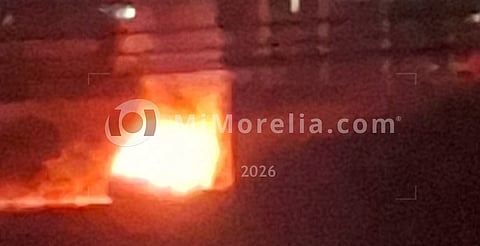 Roban taxi y lo incendian en la colonia Gertrudis Sánchez