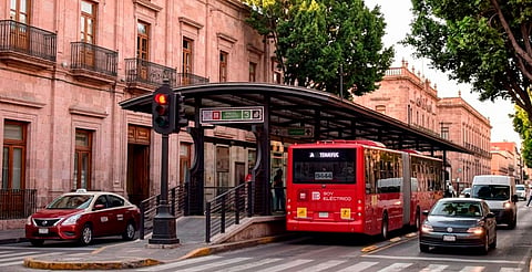 Metrobús requeriría coordinación total de la red semafórica; municipio dispuesto a colaborar