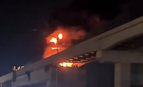 Fuego en construcción de Línea 6 del Metro moviliza a autoridades en Nuevo León