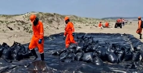 Monitorean derrame de hidrocarburos en el Golfo; aún buscan origen del contaminante