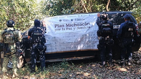 Hallan vehículo blindado baleado y con reporte de robo durante operativo en Purépero