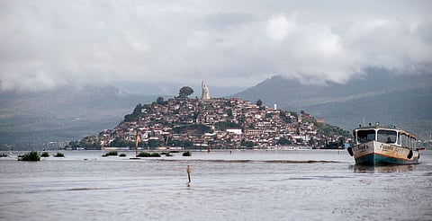 Lluvias y dragado: Pátzcuaro contiene la evaporación del Lago