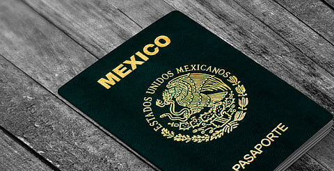 SRE alerta por fraudes en trámite de pasaporte mexicano