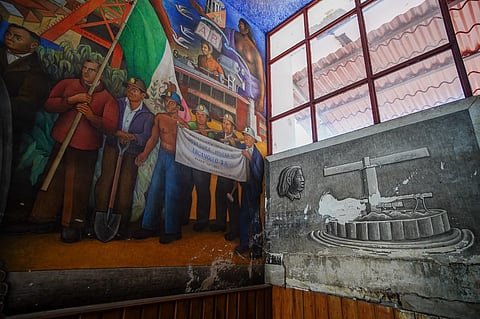 Joyas ocultas: mural de 1964 sobrevive dentro de escuela en Angangueo
