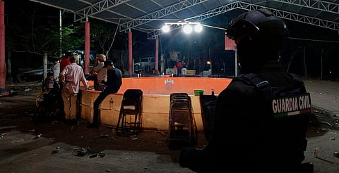 Revientan palenque clandestino en Apatzingán; realizaban peleas de gallos