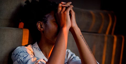 Callar lo que sientes: un riesgo silencioso para la salud