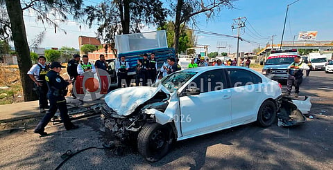 El tractocamión habría sido robado y era perseguido por la policía