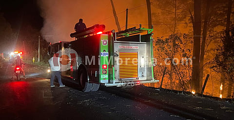 Brigadista murió atrapado entre las llamas tras perder el control de su auto en Uruapan