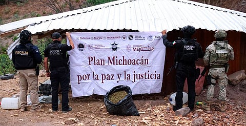 FGE catea dos inmuebles en Madero; aseguran armas y droga