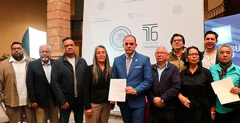 Entre falacias proponen iniciativa que romantiza los roles de género e ignora la violencia familiar