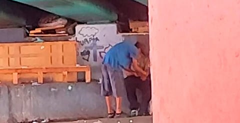Ciudadanos denuncian consumo de drogas debajo del puente de Salida Charo