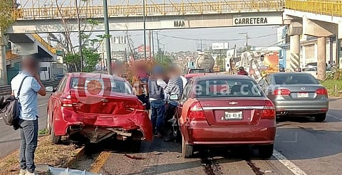 Chocan tres autos esta mañana en Morelia, en la Morelos Norte