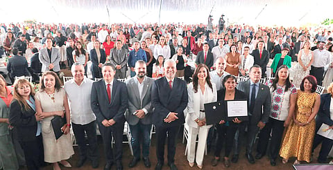 En Michoacán, reactivan pagos por defunción y premian a docentes