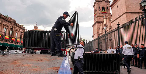 Preparan Centro Histórico; colocan vallas en Catedral de Morelia