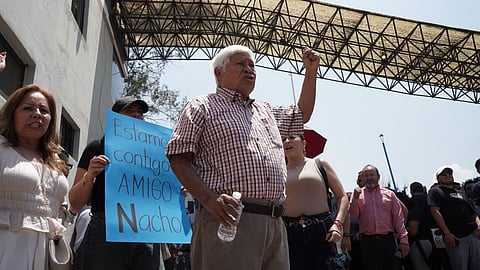 Simpatizantes de Nacho Campos se concentran afuera de la Fiscalía tras citatorio por investigación