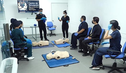 IMSS destaca papel de maestros en formación de personal médico
