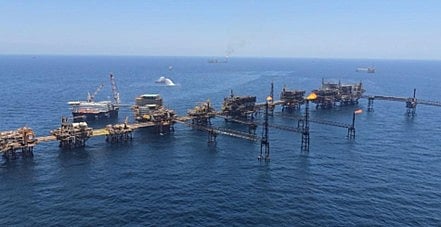 🚁 Sobrevuelan plataformas petroleras tras derrame en la Sonda de Campeche