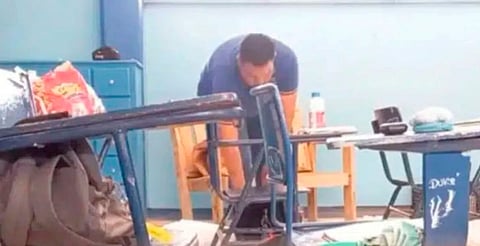 Captan a maestro de ética y valores robando mochilas a alumnos en Sonora