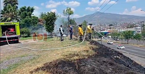 Controlan incendio de pastizal en Lomas del Tecnológico